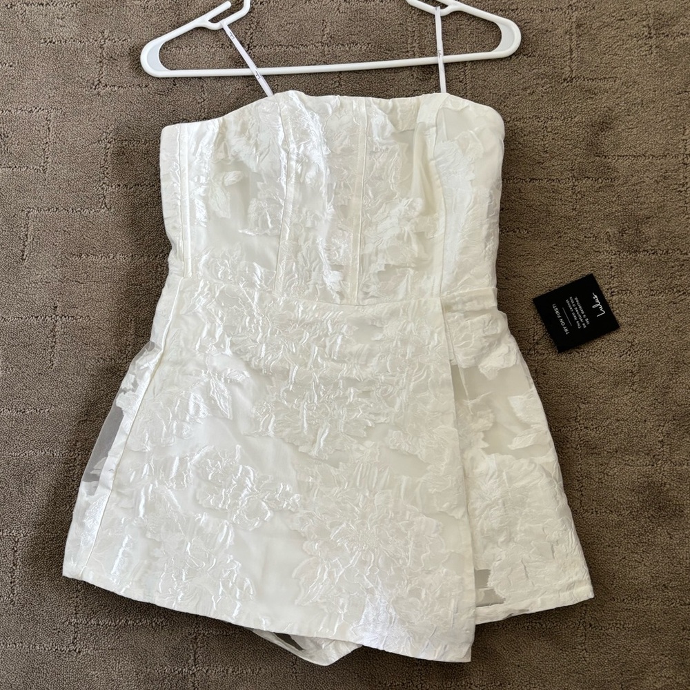 NWT LuLus Strapless White Lace Pattern Romper